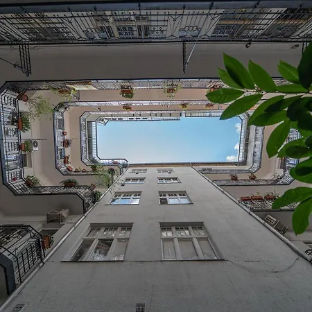 D37 - Dohány Street Urban - Location By Bqa *